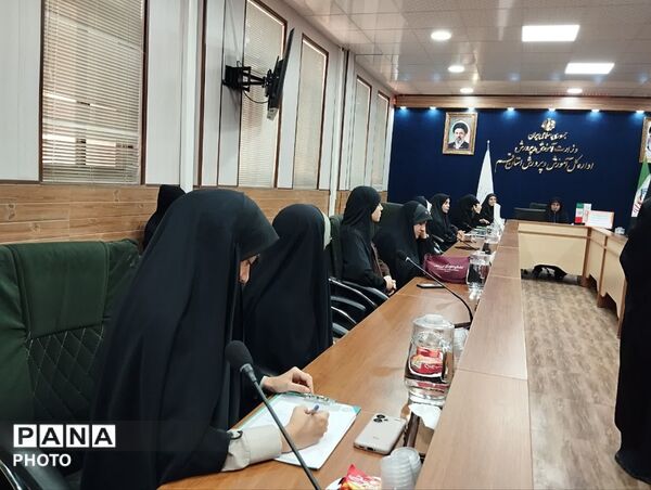نشست صمیمی اعضای شورا و مجمع دنش آموزی قم با مدیرکل آموزش و پرورش استان