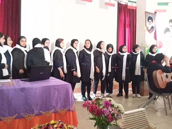 جشن پیروزی انقلاب اسلامی در مدرسه ۱۲فروردین منطقه پردیس 