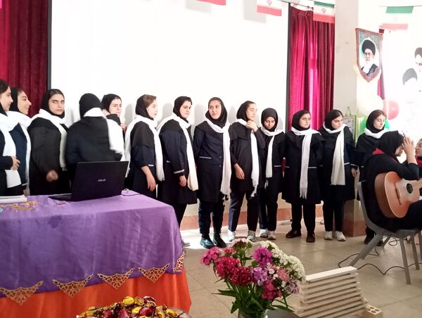 جشن پیروزی انقلاب اسلامی در مدرسه ۱۲فروردین منطقه پردیس 