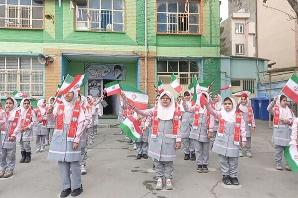 جشن نیمه شعبان و فجر با شور پیشتازان در مدرسه شهید جواد سرافراز