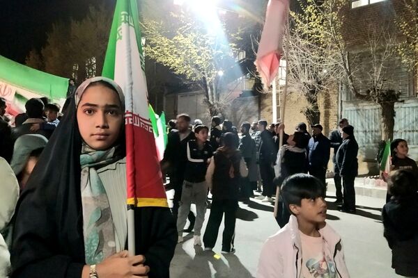 مشت‌های گره‌کرده‌ای که دشمن را به عقب راند