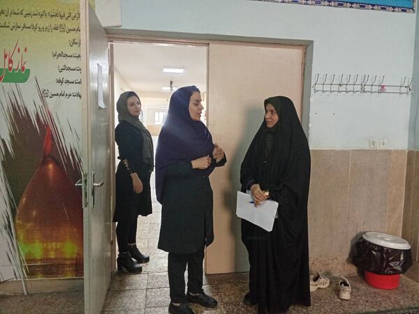 بازدید مسئولان وزارتی آموزش و پرورش شهرستان‌های تهران از مدرسه شهید رجایی شهر قدس 