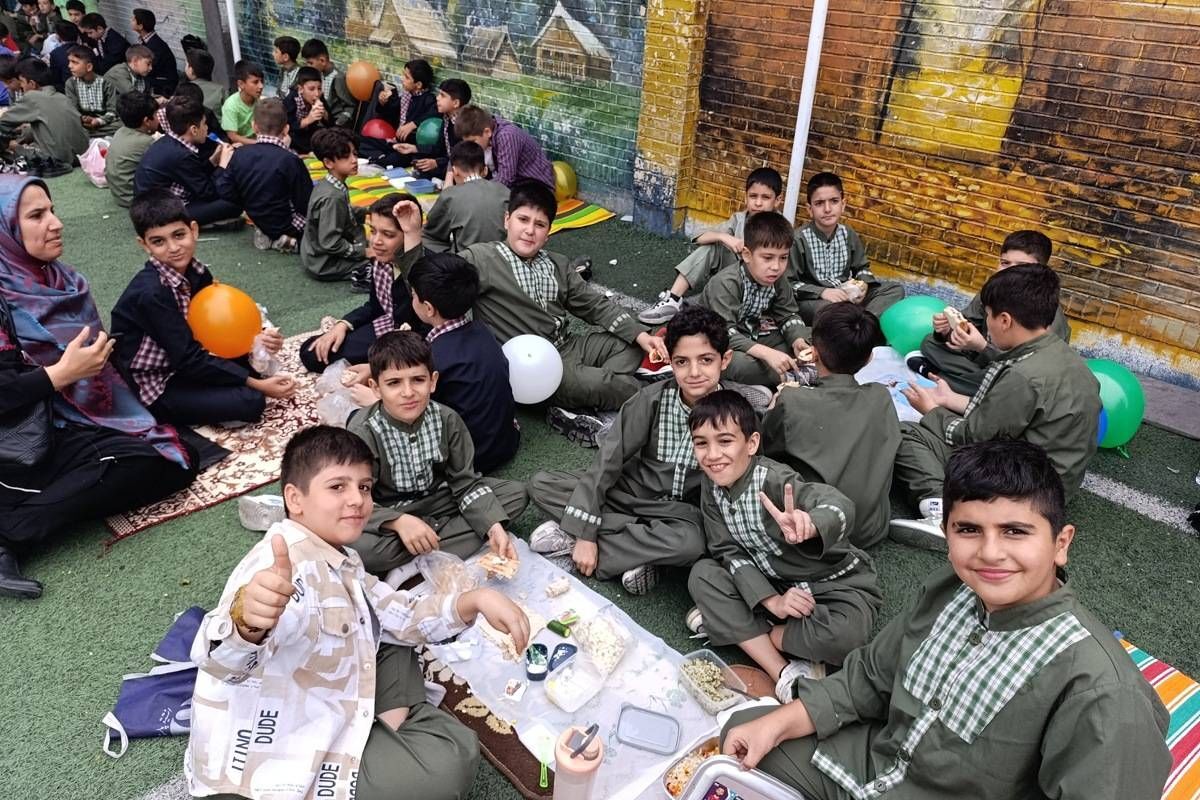 روز جهانی کودک با طعم مهربانی در مدرسه شهید رجایی