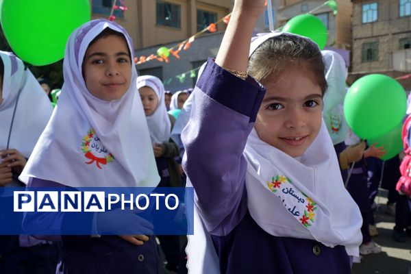 جشن میلاد حضرت زینب(س) با حضور مادران پرستار در دبستان علویان بهارستان‌دو