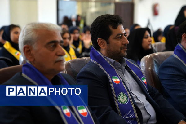 همایش استانی سپاس مربی با حضور پرشور دانش‌آموزان پیشتاز وخبرنگار پانای استان اصفهان