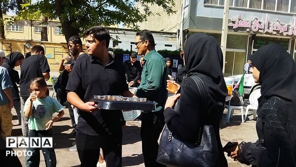 گذری بر فعالیت موکبی در بلوار جمهوری نیشابور در پیاده روی جاماندگان اربعین حسینی نیشابور‌ 