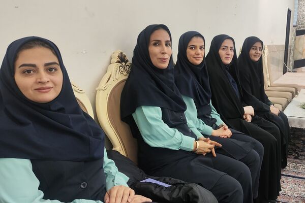 حضور دختران دبستان حکمت نبوی ناحیه دو شهرری در مراسم جشن عبادت