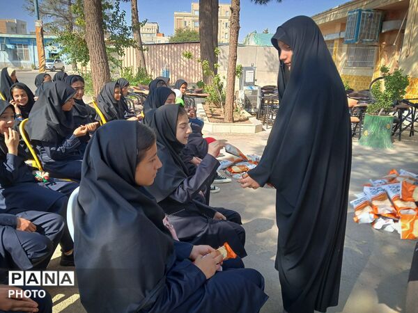 جشن جوانه ها در دبیرستان نمونه اندیشه 