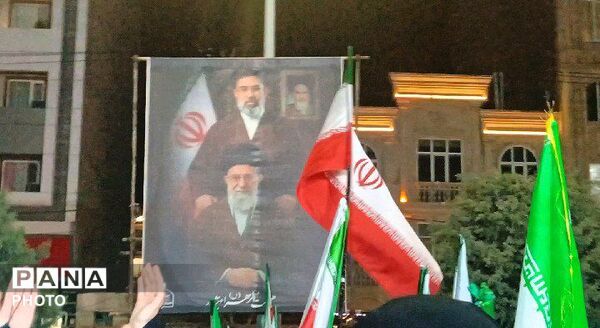حماسه سازی مردم نیشابور در بیستمین شب از راهپیمایی های مردمی بلوار فضل 