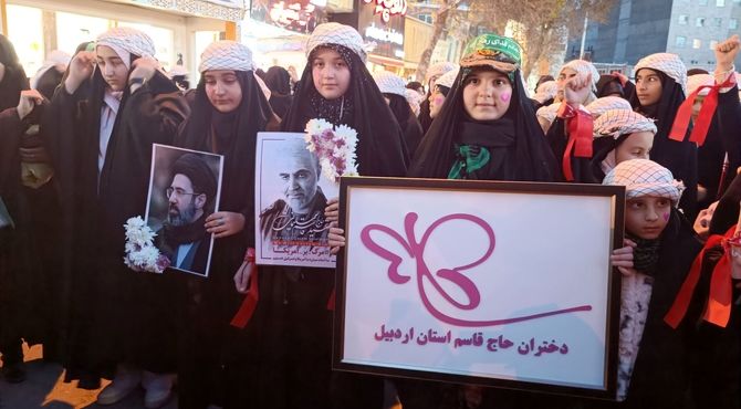 راهپیمایی بزرگ دختران انقلابی در شب ولادت حضرت معصومه (س)