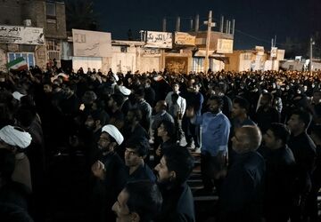 پیشتازان یکصدا میگویند: «مرگ بر آمریکا»