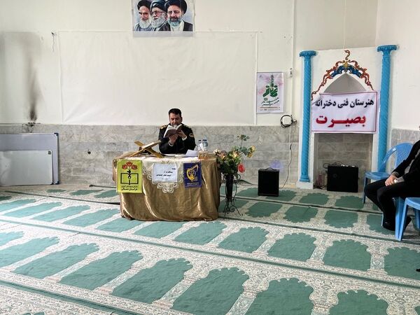 برگزاری جلسه پیشگیری از آسیب‌های اجتماعی در هنرستان بصیرت آشخانه