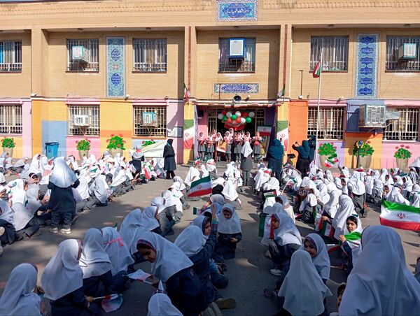 سالروز پیروزی شکوهمند انقلاب اسلامی در دبستان دخترانه نرجس یک و دو 