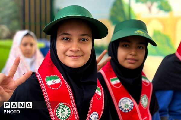 تبلور معنویت و انسانیت در جشن عاطفه‌ها دبستان دخترانه حضرت صدیقه(س) ملارد