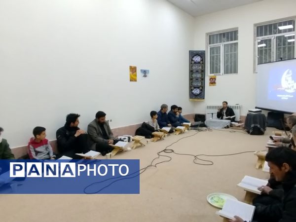 محفل انس با قرآن کریم همزمان با فرارسیدن ماه مهمانی خدا در کاشمر