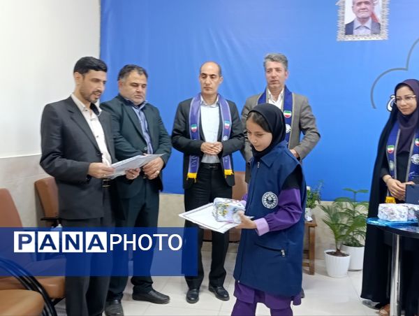 نشست مدیر آموزش و پرورش فاروج با دانش‌آموز خبرنگاران پانا