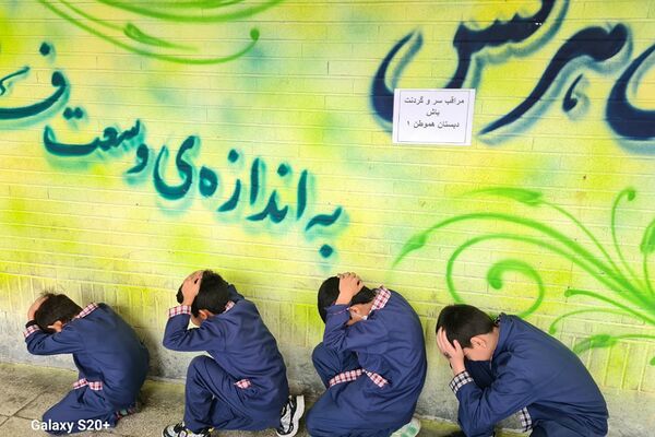 مانور سراسری زلزله در دبستان هموطن یک رودهن 