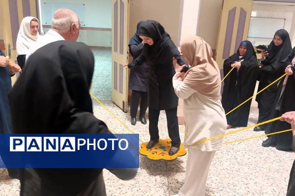 برگزاری دوره‌های توانمند سازی در دبستان ۱۸ دی ناحیه دو شهرری با حضور مدرس سازمان دانش‌آموزی 