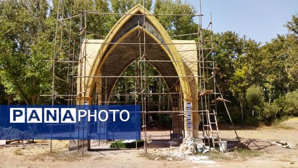 ادای احترام دانش آموزان پایه دهم  دبیرستان شاهد ابوذر غفاری به مقام شامخ شهدا