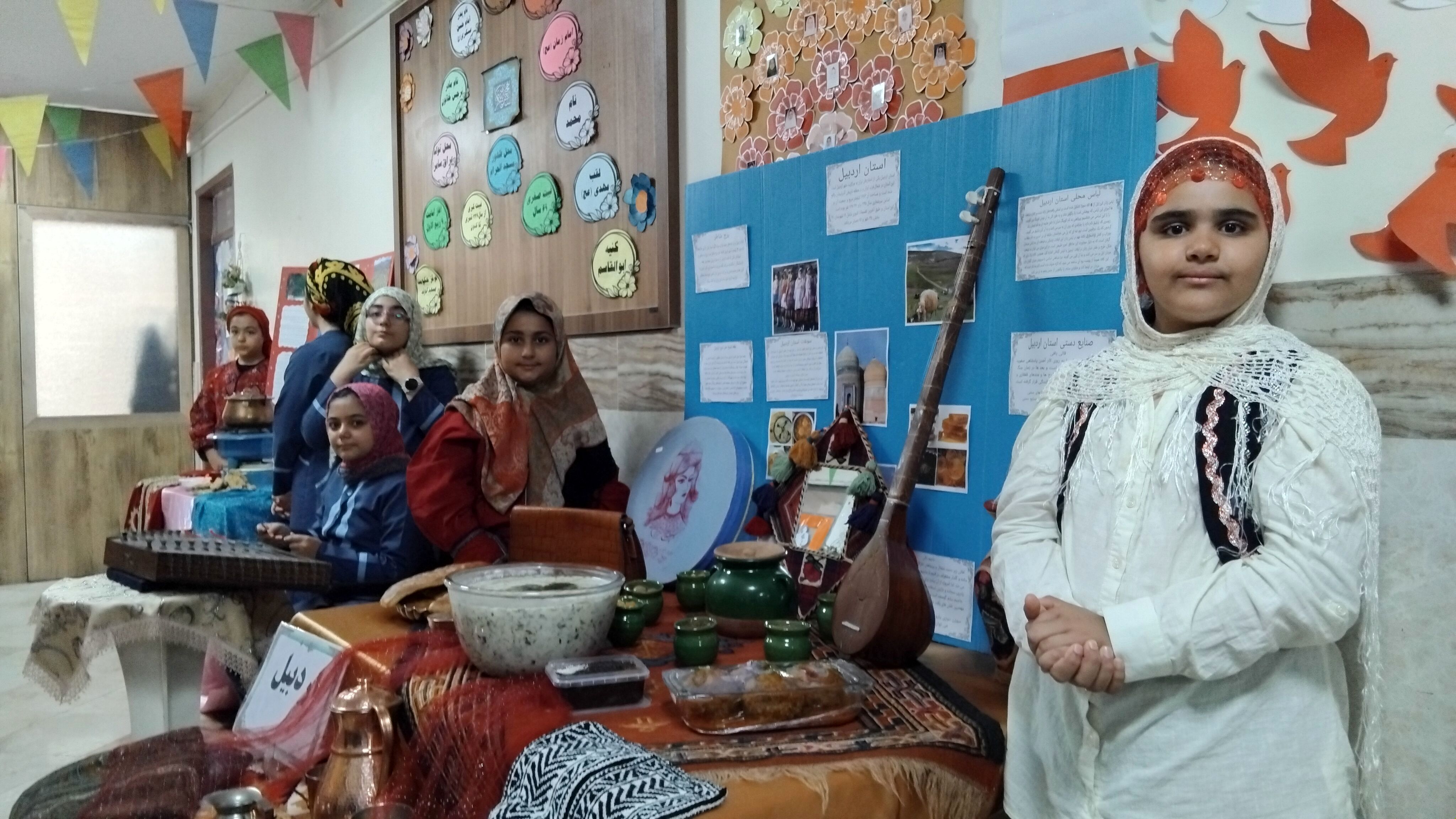برگزاری جشنواره ایران شناسی در دبستان دخترانه شهدای ایران تایر