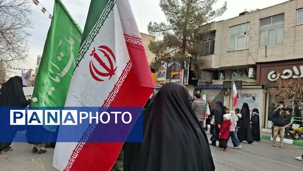 شکوه حضور نوجوانان در راهپیمایی 22 بهمن مردم قم