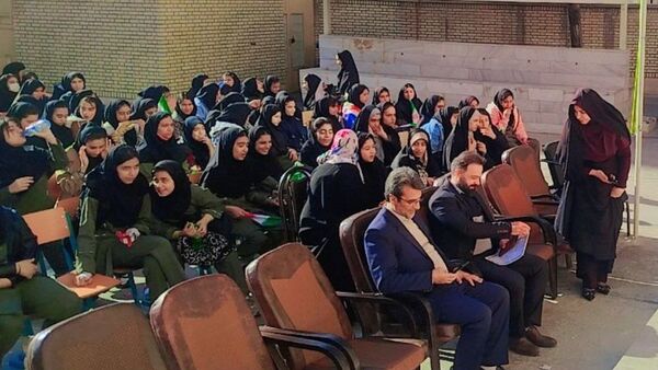 مراسم گرامیداشت روز مادر در مدارس شهر ایلام 