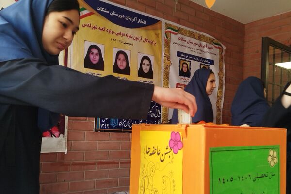  جشن عاطفه ها در دبیرستان های هدی و مشکات
