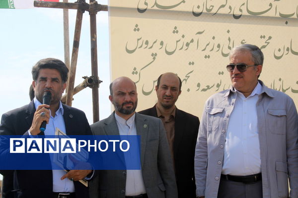 آیین شروع عملیات اجرایی دبیرستان 12 کلاسه شهید اسماعیل محمدپور در تنگک بوشهر