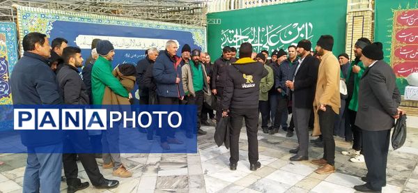 حضور خادمان اصفهانی در چایخانه امام رضا«ع» مشهد