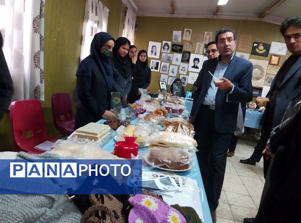 بازارچه هنرهای دستی هنرستان آفرینش منطقه رضویه