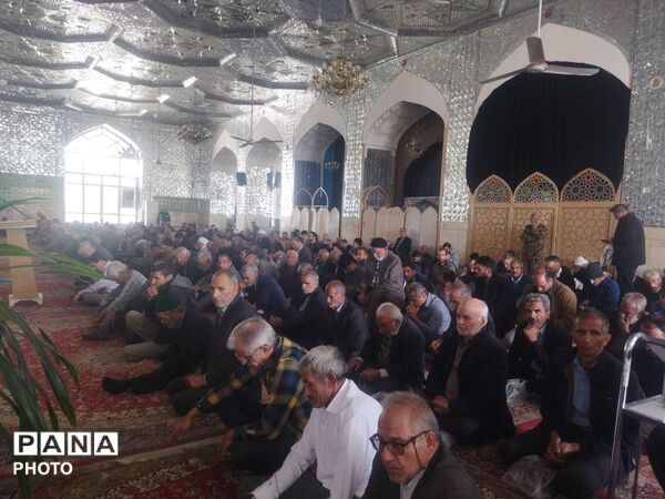 نماز عبادی سیاسی جمعه در امامزاده سید حمزه کاشمر 