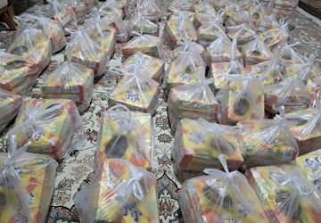 اهداء ۶۲ بسته عیدانه توسط گروه جهادی شهید صمدی