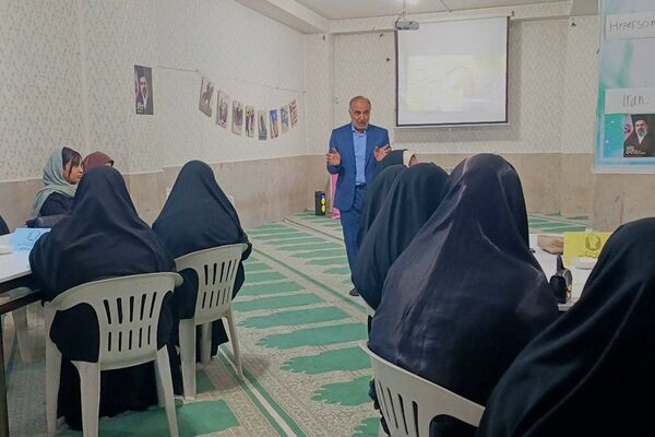  پاتوق دختران نوجوان مبارز شهرستان سملقان فضایی پر از عشق و دوستی و آگاهی