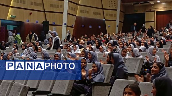 یلدای مادرانه با حضور مادران و دانش آموزان در فرهنگسرای سیمرغ
