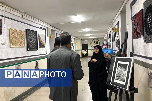 برپایی نمایشگاه آثار هنری دانش‌آموزان به مناسبت دهه فجر 