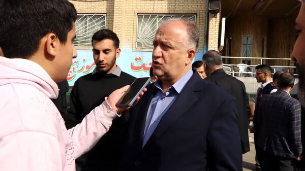برگزاری مانور متمرکز استانی زلزله و ایمنی همزمان با سراسر کشور در مدرسه نیکان ناحیه 2 کرج 