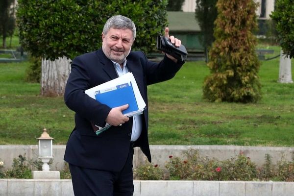 سیاست کلی رئیس‌جمهور در سفرها کاهش مجموعه تیم و همراهان است