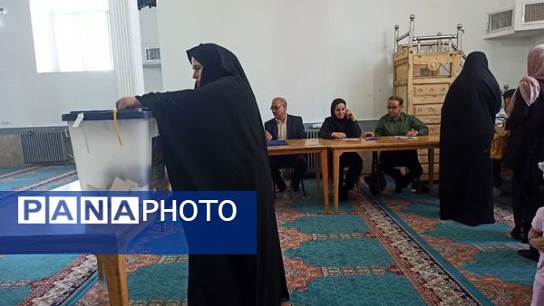حضور پرشور مردم لرستان پای‌صندوق‌های رأی‌گیری