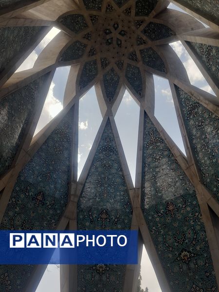 معاونان پرورشی شهرستان نیشابور از مقبره خیام بازدید کردند 