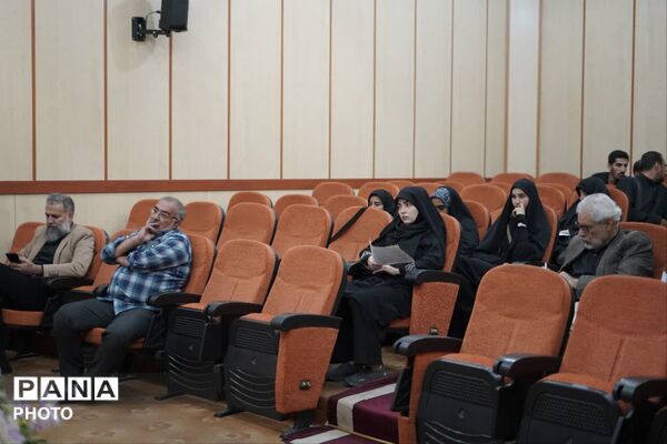 دومین نشست فعالان رسانه ای استان قم با موضوع تشییع رهبر شهید 