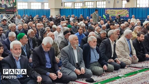  برپایی میز خدمت در حاشیه نماز جمعه بجنورد با حضور مسئولان استانی