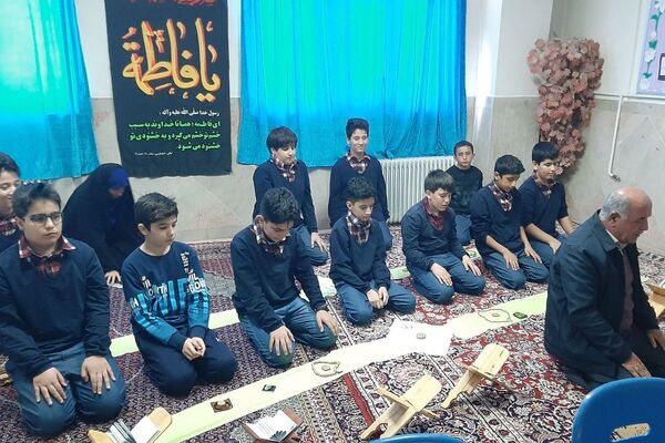 پیش‌اجلاسیه نماز در مدارس فیروزکوه با تجلیل از فعالان دینی