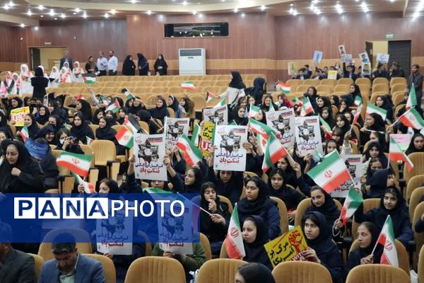 تجمع دانش‌آموزان آموزشگاه‌های شمال غرب شیراز در روز دانش‌آموز