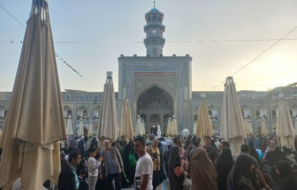سیل عظیم زائران و مجاوران حرم امام رضا (ع) در روز آغاز امامت حضرت مهدی (عج)