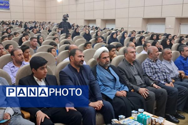 محفل انس با قرآن کریم به‌مناسبت چهلم شهدای اقتدار ملی در سنندج