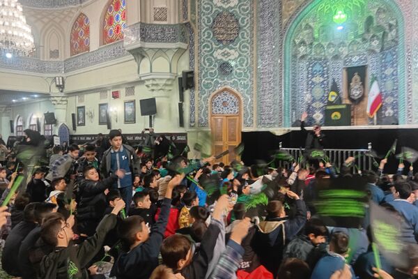 حضور دانش‌آموزان ناحیه دو شهرری در مراسم نوگلان فاطمی