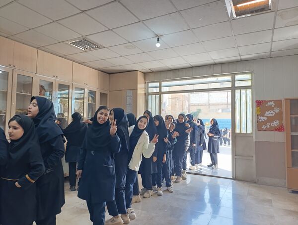 رقابت پرشور دانش آموزان در انتخابات شورای دبیرستان میرزا جعفر سروقد