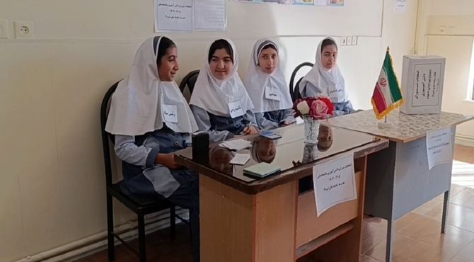 شورای دانش آموزی جلوه ای از تمرین مشارکت، تصمیم سازی و مسئولیت پذیری نسل آینده