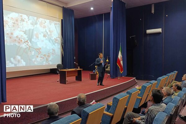 نشست مجمع عمومی انجمن اولیا و مربیان در دبیرستان نمونه دولتی ۹ دی
