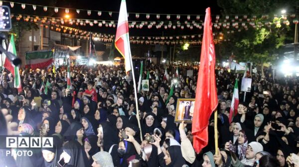 عقد سه زوج جوان در دل راهپیمایی مردمی، آغاز  زندگی مشترک با عطر همدلی و اتحاد